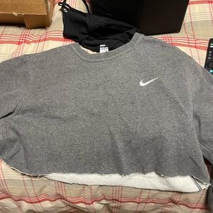 Cropped Nike crew neck